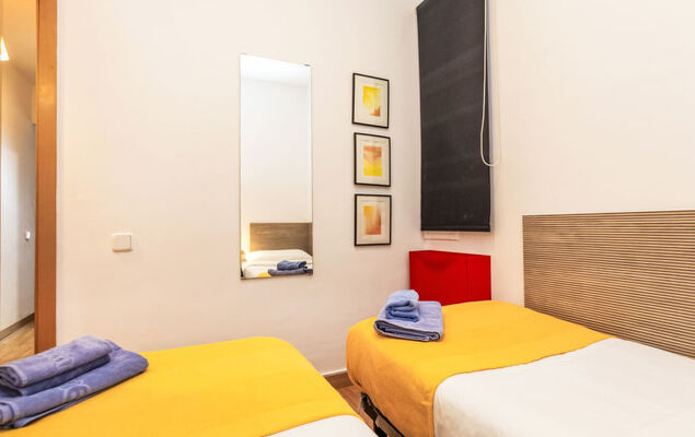 Sants-Montjuïc: Avenida Madrid - Photo 18